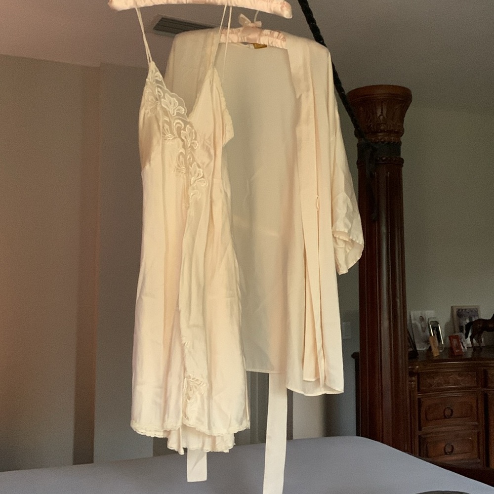 Victoria's Secret Cream Lace Trim Nightgown and Robe Set
